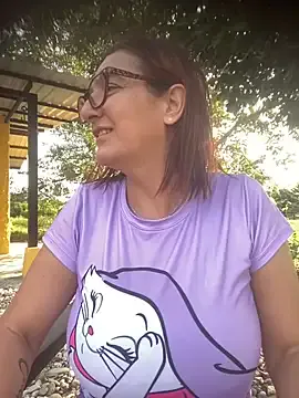 MiaLiaHot – webcam model profile photo Image 13