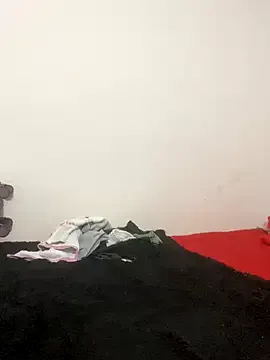 MiaLiaHot – webcam model profile photo Image 5