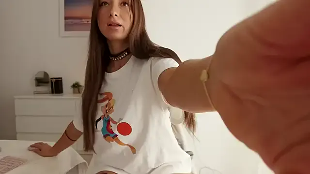 MiaLiaHot – webcam model profile photo Image 19