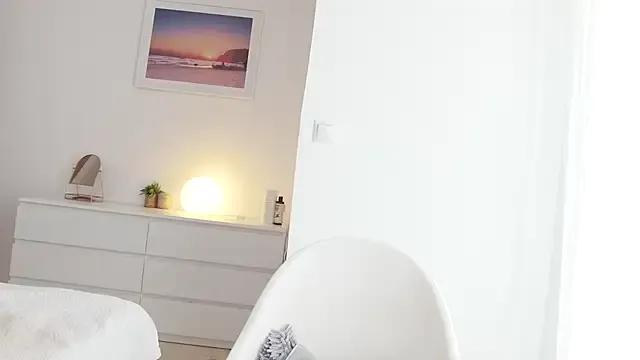 MiaLiaHot – webcam model profile photo Image 3