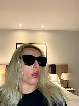 OneInAMillionXXX – webcam model profile photo Image 11