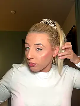 OneInAMillionXXX – webcam model profile photo Image 15