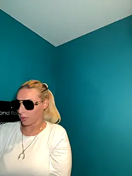 OneInAMillionXXX – webcam model profile photo Image 16