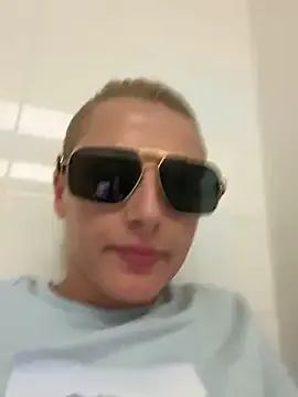 OneInAMillionXXX – webcam model profile photo Image 8