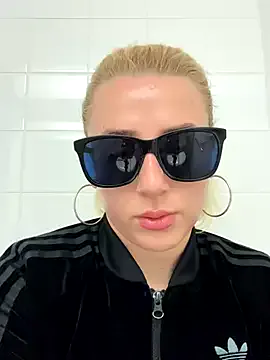 OneInAMillionXXX – webcam model profile photo Image 9