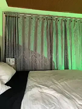 MollyBoston – webcam model profile photo Image 3