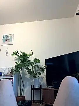 Dolce – webcam model profile photo Image 4