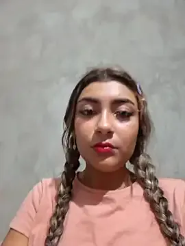 _Alicee_1 – webcam model profile photo Image 14