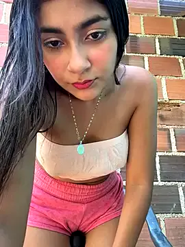 _Alicee_1 – webcam model profile photo Image 4