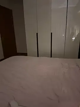 MiraKova – webcam model profile photo Image 11