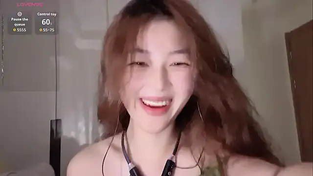 MiraKova – webcam model profile photo Image 14