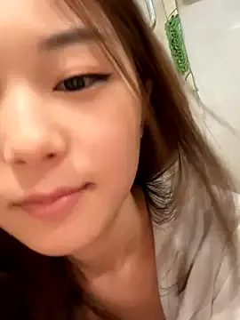 MiraKova – webcam model profile photo Image 17