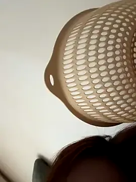 MiraKova – webcam model profile photo Image 7