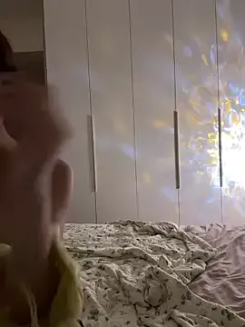 MiraKova – webcam model profile photo Image 9