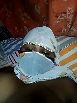 LeyahSummer – webcam model profile photo Image 12