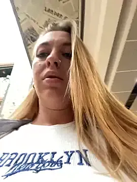 HaleyLyon – webcam model profile photo Image 7