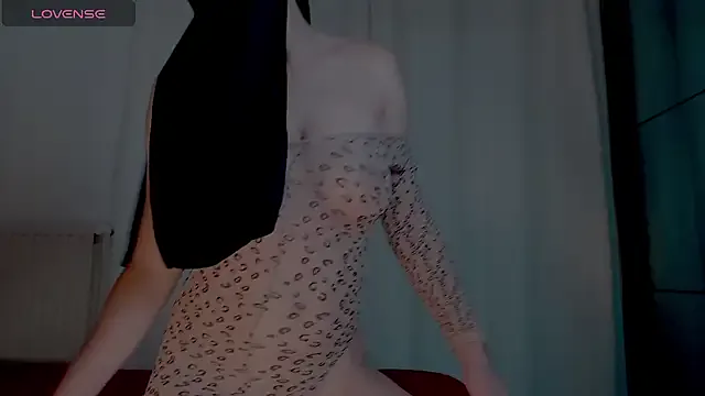 LaraCharm – webcam model profile photo Image 3