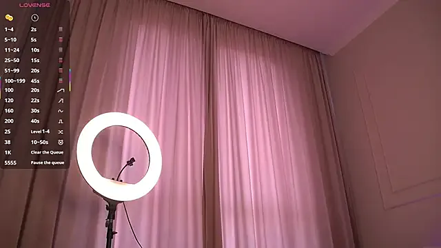 MollyBoston – webcam model profile photo Image 8