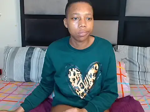 IvyHarpers – webcam model profile photo Image 6