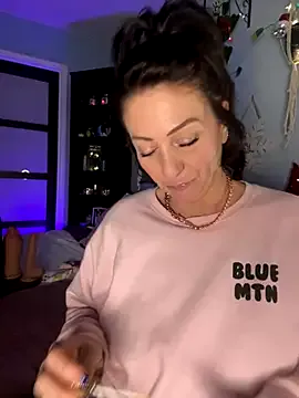 KateGale – webcam model profile photo Image 12