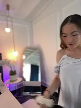 BarbieSize – webcam model profile photo Image 4