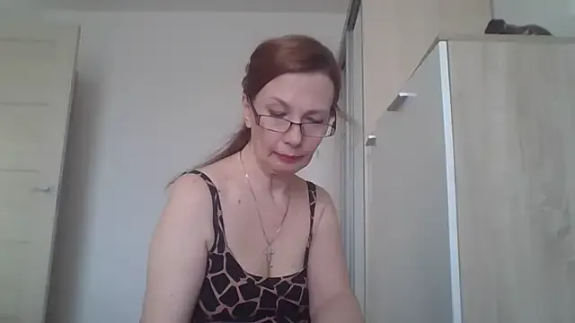 IzaBelle – webcam model profile photo Image 3