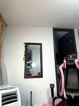 V-Hot-Sweti – webcam model profile photo Image 3