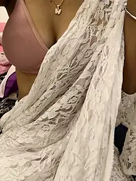 IvyHarpers – webcam model profile photo Image 8