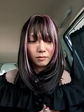 AishaHart – webcam model profile photo Image 2