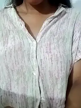 Bella-999 – webcam model profile photo Image 3