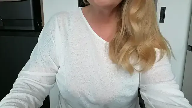 KateGale – webcam model profile photo Image 18