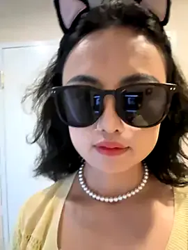 FroggyAnna – webcam model profile photo Image 2