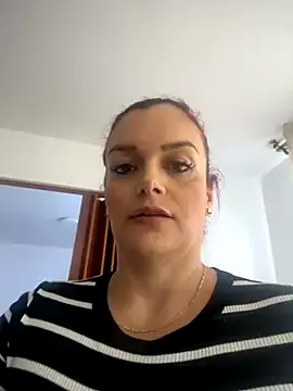 Fancy-t33n – webcam model profile photo Image 11