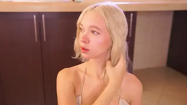 AdritVance – webcam model profile photo Image 12