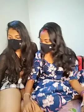 kira_mia – webcam model profile photo Image 2