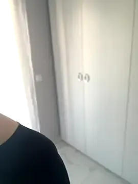 Dolce – webcam model profile photo Image 3