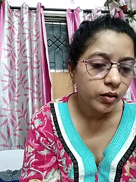 EmiBrow – webcam model profile photo Image 3