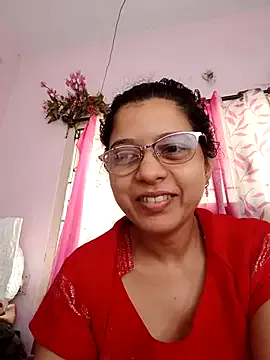 EmiBrow – webcam model profile photo Image 4