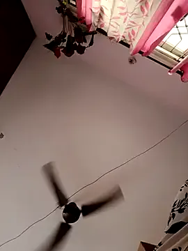 EmiBrow – webcam model profile photo Image 5