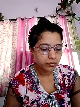 EmiBrow – webcam model profile photo Image 8