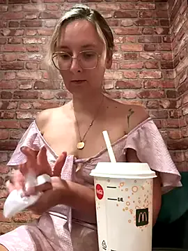 AishaHart – webcam model profile photo Image 11