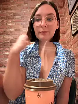 AishaHart – webcam model profile photo Image 19