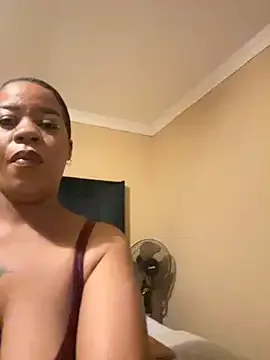 Dolce – webcam model profile photo Image 17