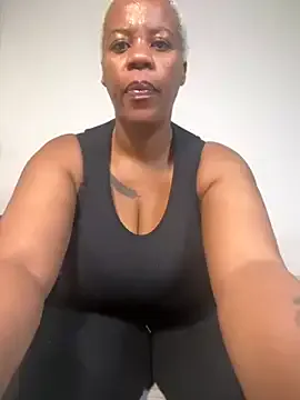 Dolce – webcam model profile photo Image 2