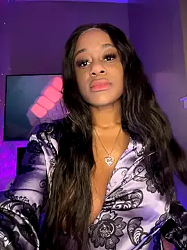 HillaryDiez – webcam model profile photo Image 11