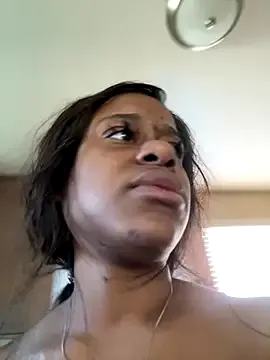 HillaryDiez – webcam model profile photo Image 14