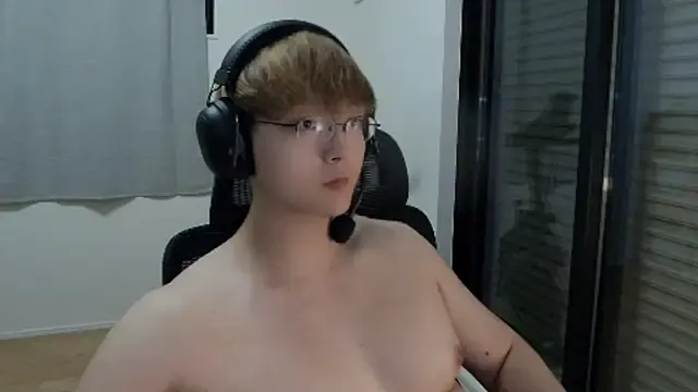 KateGale – webcam model profile photo Image 14