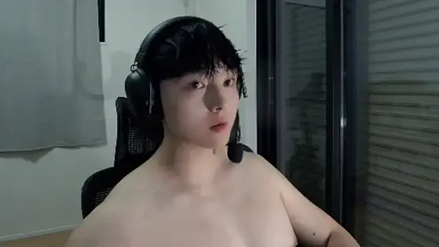 KateGale – webcam model profile photo Image 15