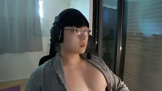 KateGale – webcam model profile photo Image 17