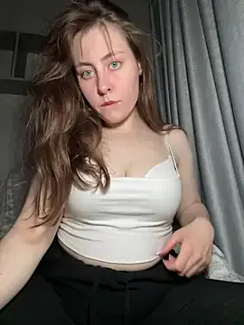 MayaHiper – webcam model profile photo Image 5